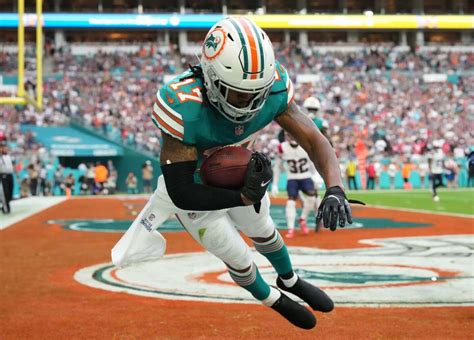 Dolphins Wr Jaylen Waddle Breaks Nfl All Time Rookie Receptions Record