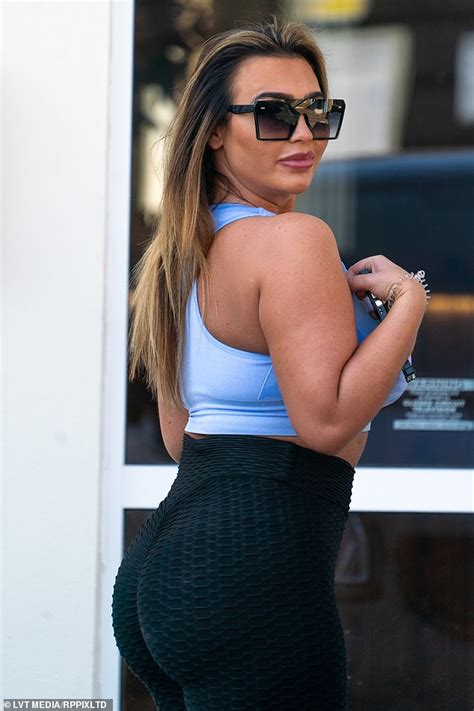 Lauren Goodger Shows Off Her Very Peachy Posterior In Skin Tight Gym Leggings Daily Mail Online