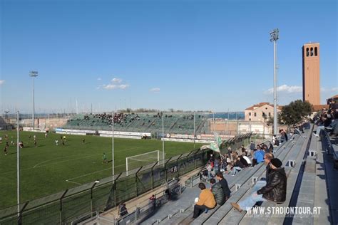 Stadio artemio franchi is het stadion van de italiaanse voetbalclub acf fiorentina. Stadio Comunale Pierluigi Penzo - StadiumDB.com
