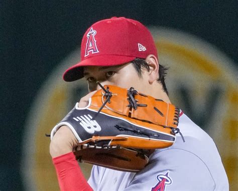 What Pros Wear Shohei Ohtanis New Balance A2kso17 Glove What Pros Wear