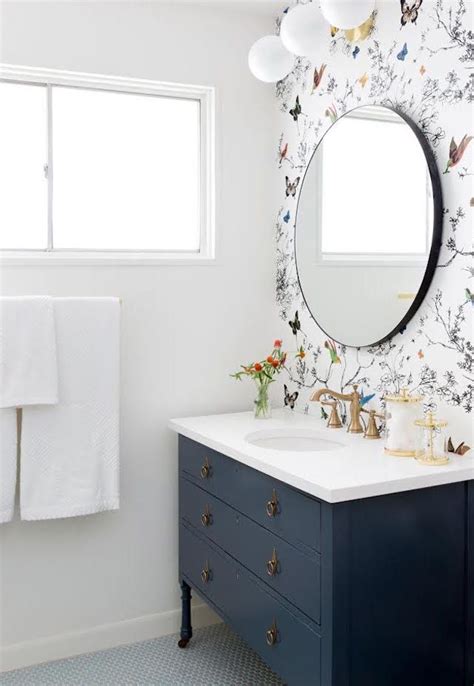 23 Striking Bathroom Wallpaper Ideas For Your Retreat