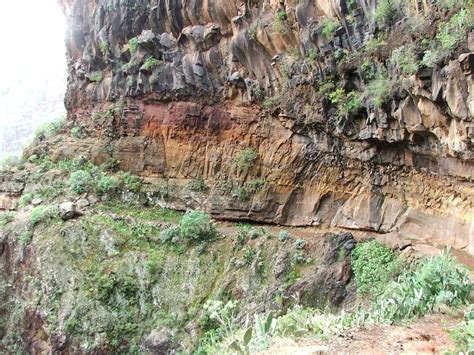 Man kann ihn mit ein wenig klettergeschick einfach und relativ schnell besteigen. Bergtour: La Gomera: Fortaleza und Barranco de Guarimiar ...