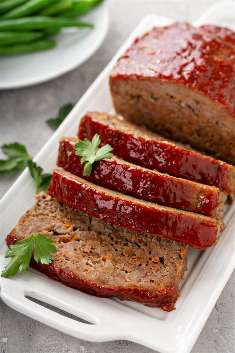 Made of ground beef, panko bread crumbs by far the most comprehensive, creative, and inspirational instructional food blog i have discovered! Classic Meatloaf Recipe | RecipeLion.com