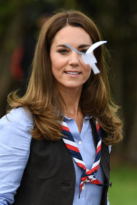 Prince william and kate middleton met at the university of st. KATE MIDDLETON Visits a Scout Group in Northolt 09/29/2020 ...