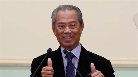 The pending installation of muhyiddin comes after a tumultuous week of anwar ibrahim's pkr, a founding member of pakatan harapan, had teamed up with mahathir and his bersatu party to blast umno out of office in 2018. Malaysia's Mahathir says new PM Muhyiddin will win ...