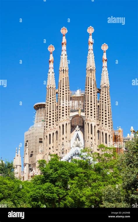 La Iglesia De La Sagrada Familia Diseñado Por Antoni Gaudí Vista