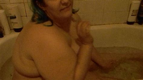 Bunny Cave Sexy Bbw Plays With Herself In Bath