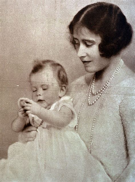 Ist mit 91 jahren die am längsten lebende und am längsten regierende britische monarchin je. Wie die Königin Elizabeth von einer verlegenen Braut zu ...