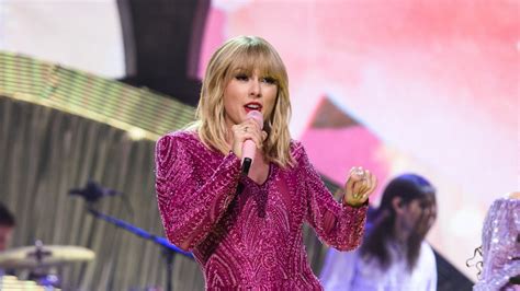 Taylor Swift Holds First Secret Listening Session For New Album Lover