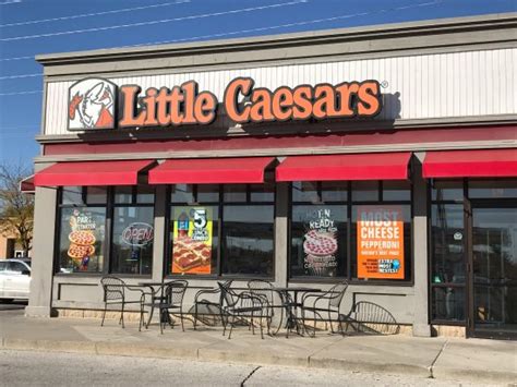An easy, delicious flavor combination are these caesar parmesan grilled chicken wings. Garlic parm chicken wings - Picture of Little Caesars ...