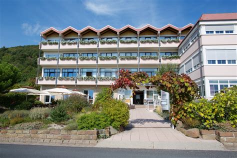 Die unterkunft ist 850 meter von der photopoint kirchbrücke und 550 meter vom coop supermarkt. Restaurant Haus am Weinberg in St Martin in der Pfalz