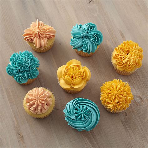 Wilton has the best recipes to help you make moist, fluffy and delicious cupcakes. 8 Ways to Decorate Cupcakes Using Tip 1G | Wilton