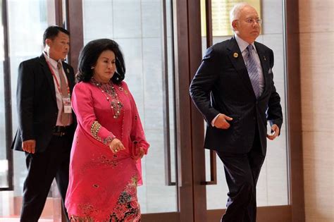 1mdb scandal around malaysian prime minister najib puts spotlight on wife wsj