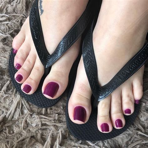 instagram 上的 luna 🍒：「 pra quem curte havaiana assim 😋 bom dia ☀️ 」 nice toes pretty toes