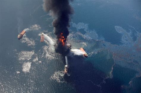 Deepwater Horizon Bp Oil Spill Coast Guard Response Then And Now Defense Media Network