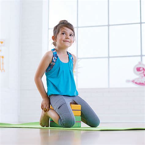 The right yoga block is a critical component that will help maintain your posture and balance. Yoga Block for Kids (Green) | Merrithew™