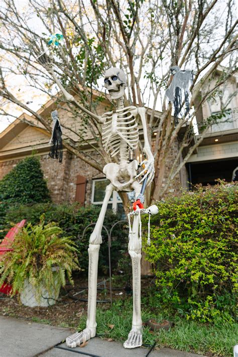 Skeleton Shenanigans Fairhope Couple Decorates Yard With Bone Chilling