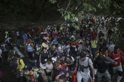 Migrantes siguen cruzando la selva del Darién pese a cambios en EU