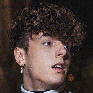 I make videos / email: Bryce Hall - Bio, Facts, Family | Famous Birthdays