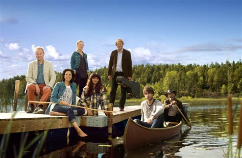 I serien samles syv kjente norske musikere på en gård/gjestgiveri for å synge hverandres sanger. Rekordlav avslutning på «Hver gang vi møtes» | Kampanje