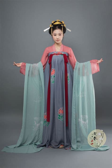 Fashion Chinese Style Hanfu Crosstalk Gown Robe Traditional Tang Suit