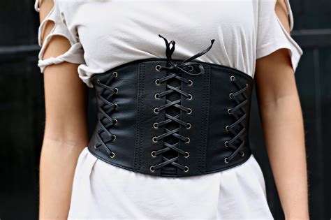 A Simple Way To Style A Corset Belt Eltoria