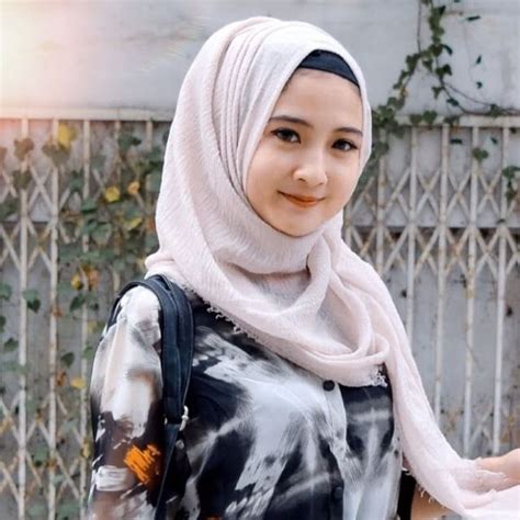 Gadis Berhijab Cantik Masa Kini Smile Hijab Beautiful Hijab Hijab