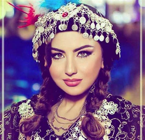 Suhair Al Qaisy An Iraqi Tv Reporter Wearing Assyrian Traditional Clothing R Assyria