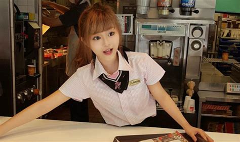 Mcdonald S Got World S Most Beautiful Waitress Watch Video Of Mcgoddess In Taiwan Buzz News