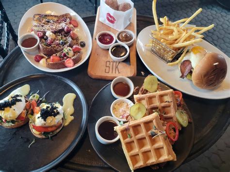 Brunch at STK Orlando - Orlando Family Fun Magazine
