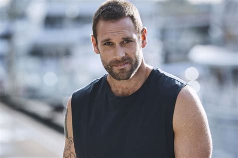 It was originally centered around pippa and tom fletcher and the children that they foster, set in the small coastal fictional town, summer bay, just north of the city, (sydney). Robbo from Home and Away: Who is Jake Ryan? | New Idea ...