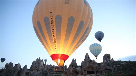 Kapadokya da nisanda 30 binden fazla turist balon turuna katıldı Son