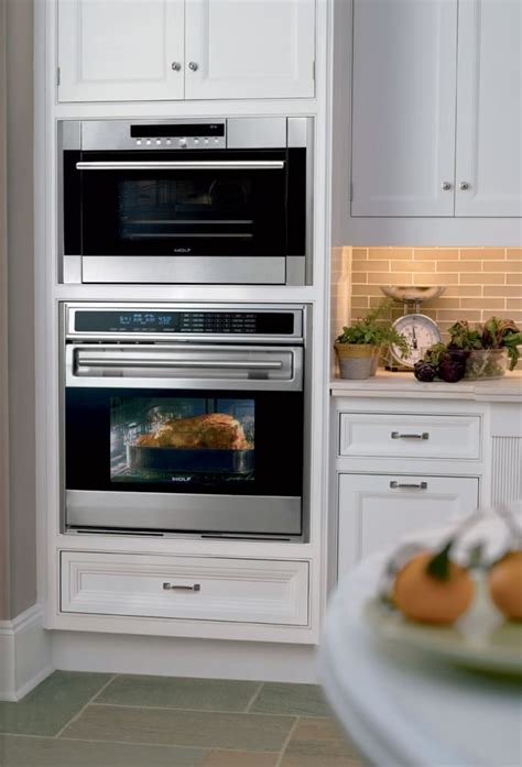 The wolf professional convection steam oven delivers sophisticated design and spectacular cooking results thanks to the combination of convection. Wolf CSO24 24 Inch Convection Steam Oven with 1.8 cu. ft ...