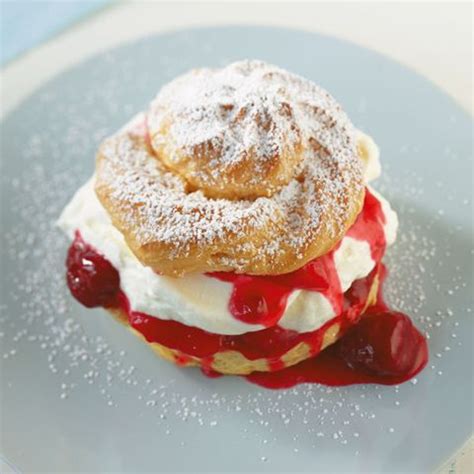 Windbeutel -Schokomousse Dessert Rezept