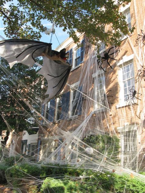 10 Ideas On How To Transform Your House Into A Haunted House Society19
