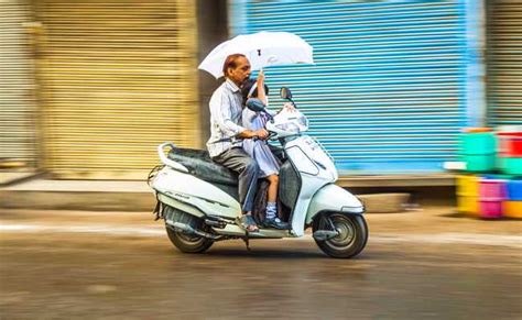 Check detailed weather information of delhi including weekly report, current temperature, morning and evening report etc. Delhi Weather: Rain Pours In City, Reactions On Twitter