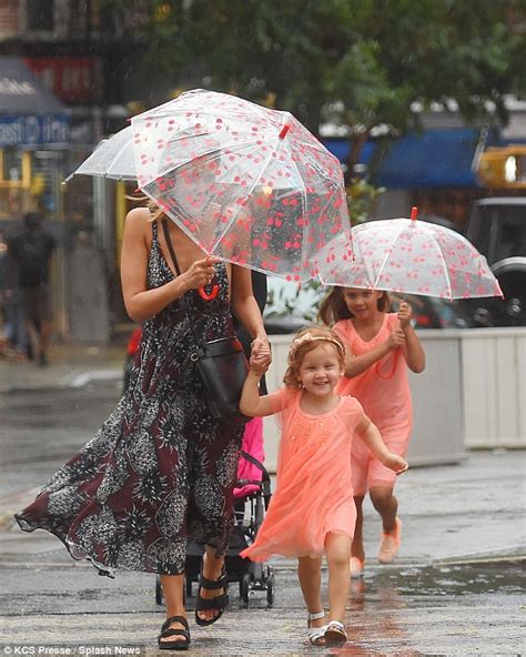 Jessica Alba Wows In Pineapple Print Dress In Nyc With Her Daughters
