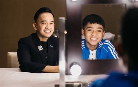 Lagi, ruben onsu berikan betrand peto hadiah mahal. Heboh Penampakan Tangan Keriput Misterius Di Foto Betrand Peto Putra Ruben Onsu, Hantu?
