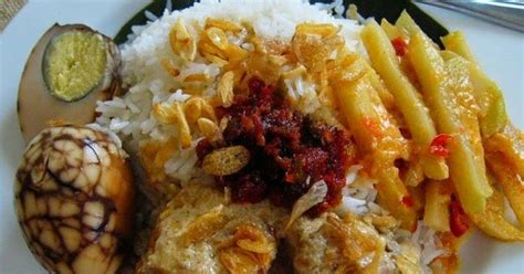 Taruh nasi dalam panci, tuangi air dan masak hingga nasi hancur dan mulai mengental. Dengan adanya resep nasi liwet ini, sekarang dimanapun ...