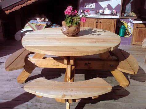 Cette table collective ou table pique nique bois avec bancs intégrés est aussi très convoitée par les collectivités lors du renouvellement de leur mobilier table de jardin en bois avec banc, en pin traité non peint. Michel Monin Bois, mobilier d'extérieur et aménagement en ...