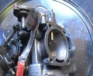 Cómo limpiar el carburador de una motocicleta