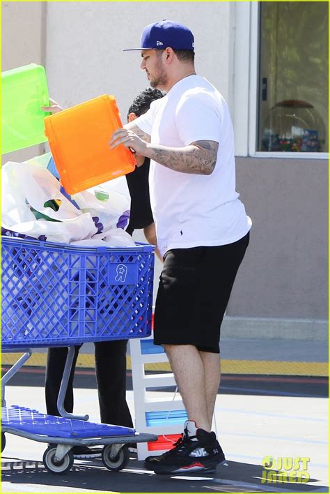 Rob Kardashian Takes Blac Chynas Son To Toys R Us Photo 3612767