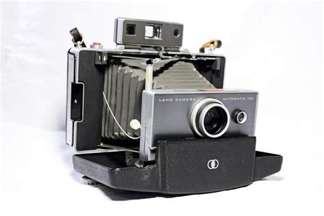 Polaroid Automatic 100 Land Camera The 100 Was The First O Flickr