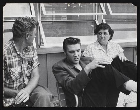 Elvis presley images on fanpop. Elvis and his parents, Vernon and Gladys Presley ...