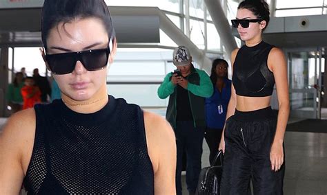 Kendall Jenner Highlights Her Toned Abs As She Leaves Nyc Daily Mail