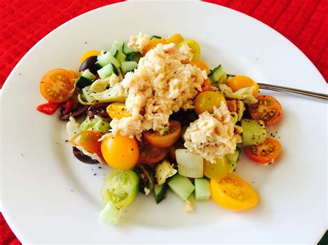 Light Lunch Recipe Tomato Salad With Tuna Marilyn Mckenna It Matters