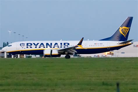 Ryanair Operates The Worlds First Boeing 737 Max 8200 Service Simple