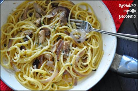 Lo sgombro è una delle varietà di pesce azzurro più consumate in italia. Spaghetti sgombro, cipolle e pecorino | La cucina di zia Ale