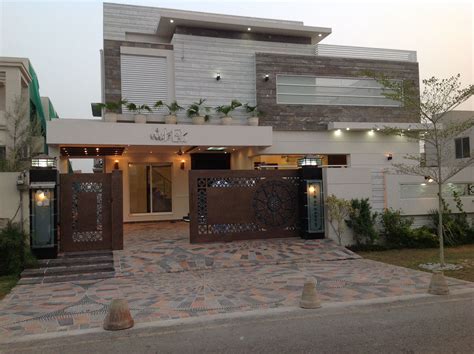 It was built by mughal emperor aurangzeb in 1674. New Gate Design House In Pakistan | Modern Design