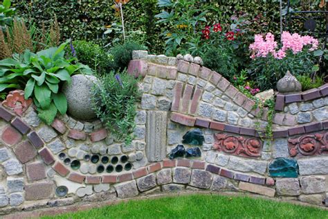 Steinmauer garten gartenentwürfe garten deko gartenmauern terassenideen ruinenmauer mauer pergola steinwand garten. http://www.antik-natur.de/bilder/alte-ziegel1-hi-garten-ha ...
